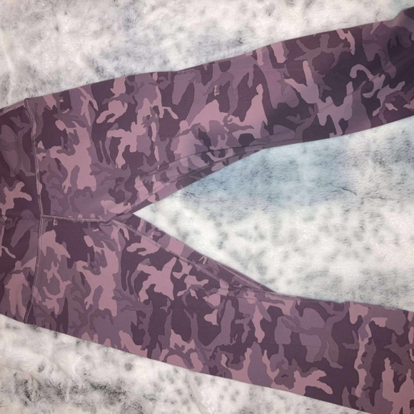 7 pairs of size 8 Lululemon leggings - Picture 4 of 7